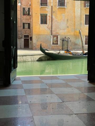 Apartment San Marco With Canal View Venedig